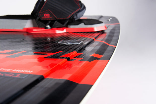 Global Kite Apparel Kitesurfing Gear & Equipment Step Cap SHARPER EDGE, BETTER UPWIND The Step Cap technology allows for thinner rails which enhance the upwind and tracking abilities of the board.